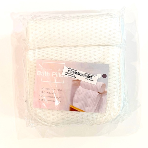 Other - NWT! Luxury 4D Bath Pillow